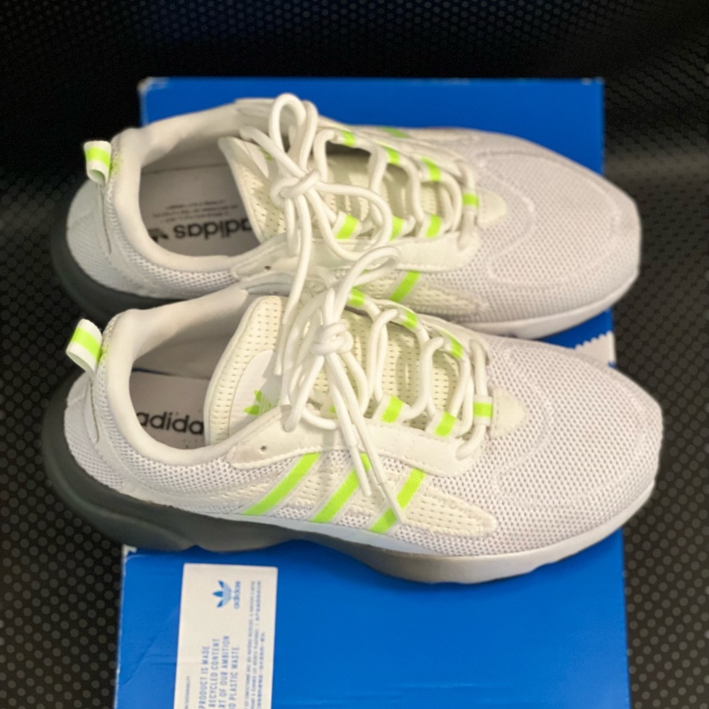 Adidas Ozelia